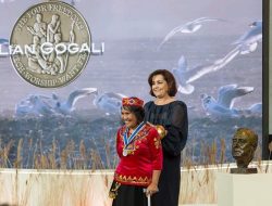 Lian Gogali, Aktivis Perempuan Poso Menerima Medali Four Freedom Awards dari Roosevelt Foundation