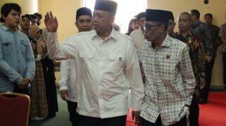 Menteri ATR/BPN Nusron Wahid didampingi Rektor UIN Datokarama, Prof Lukman Thahir saat memasuki aula untuk memberikan kuliah umum, Rabu, 01 April 2026 | Foto: Humas UIN Datokarama